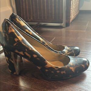 Elegant Black and Tan Women's Heels